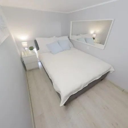 Apartment Rynek 20/21 -cosy New On The Market Square - 4 Bedrooms - 8 People Wroclaw