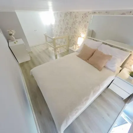 Apartmán Rynek 20/21 -cosy New On The Market Square - 4 Bedrooms - 8 People Vratislav