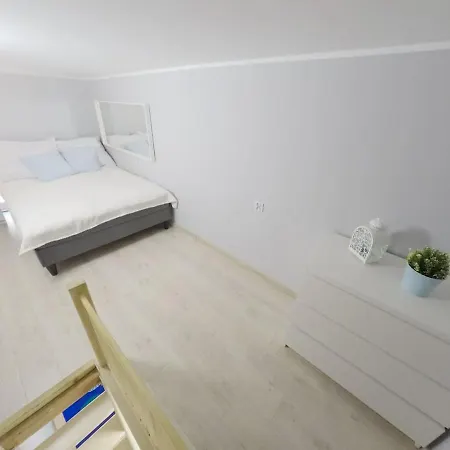 Rynek 20/21 -cosy New On The Market Square - 4 Bedrooms - 8 People * Wroclaw